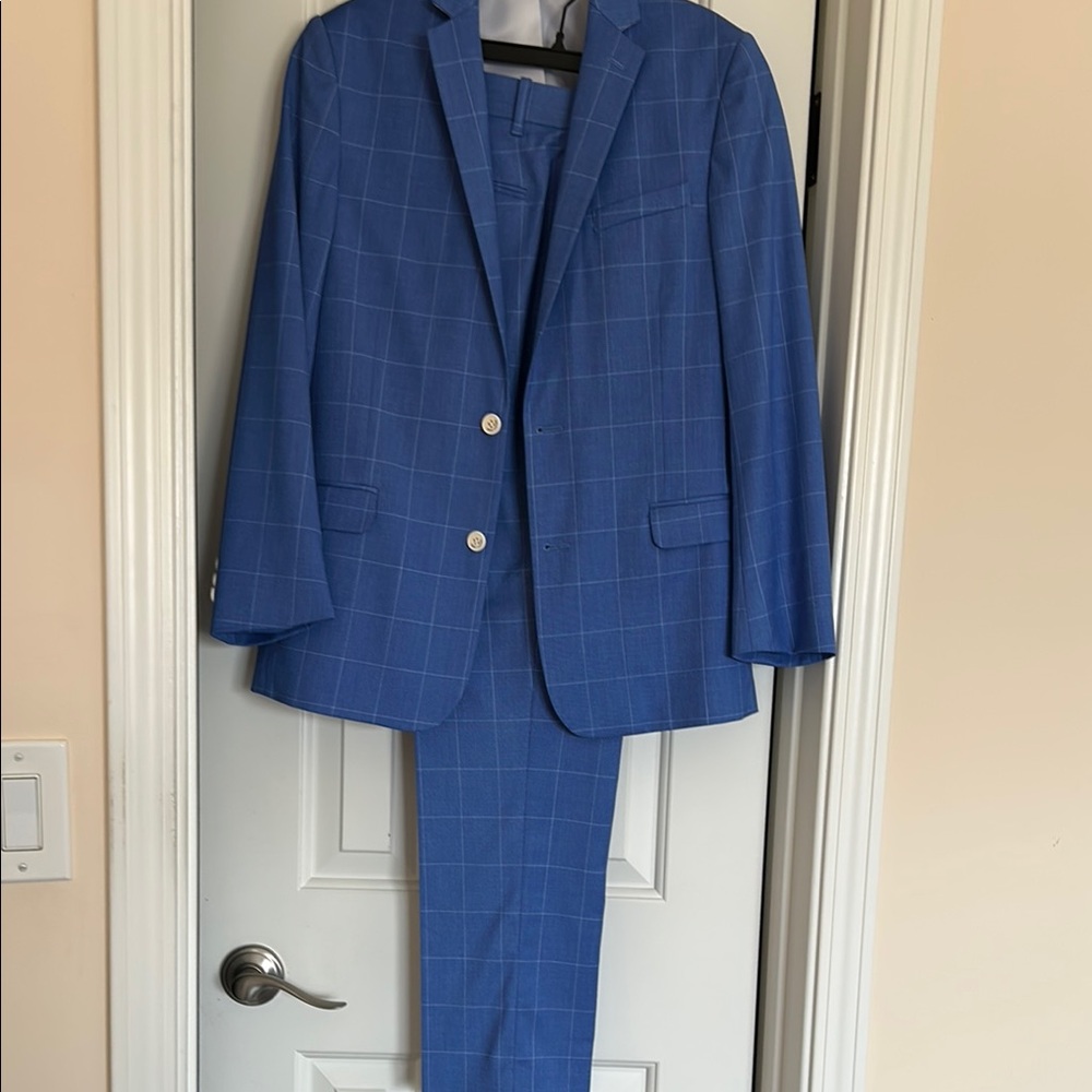 Classic Blue Suit with Notched Lapel and Textured Fabric for 18 yrs old men